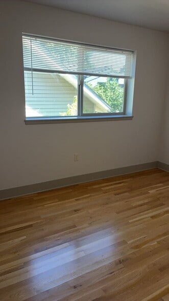 Building Photo - 5010 N Maryland Ave