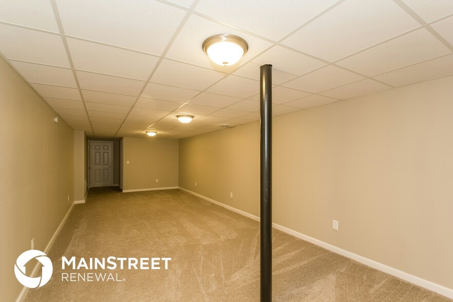 Building Photo - 3545 Ingledale Dr SW