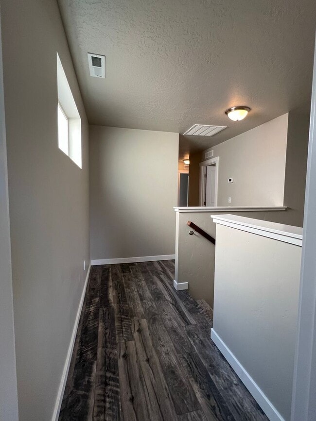 Building Photo - Beautiful 4 bed 2.5 bath Blackrock home in the Verado Subd just off N Locust Grove and Ustick Rd