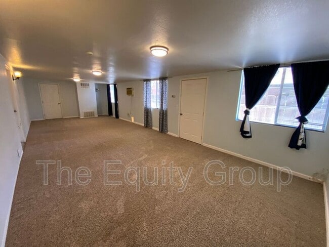 Building Photo - 1927 S Julieann Ct