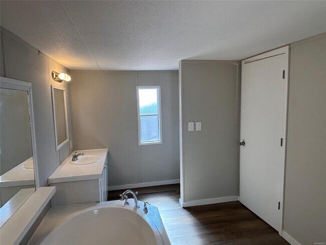 Building Photo - 1328 Gator Hl Dr