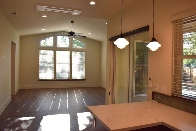 Building Photo - Brand new ADU unit!