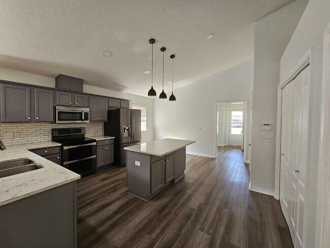 Building Photo - "Charming 3-Bedroom Gem with 2 Baths and 1,715 Sq Ft in Pensacola's Serene Airway Oaks"