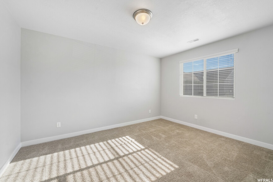 room in upstairs - 929 W Stonehaven Dr