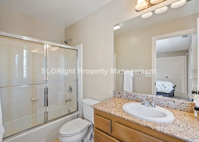 Building Photo - AVAILABLE SEPTEMBER- Beautiful Home in Paso Robles - 4 Bed / 4 Bath