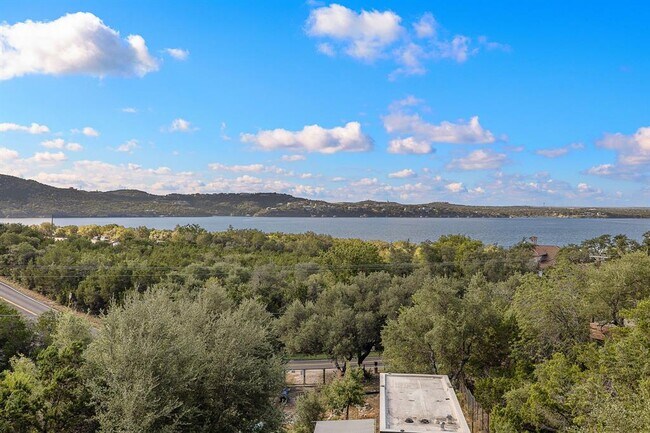 Building Photo - 13803 Lakeview Dr