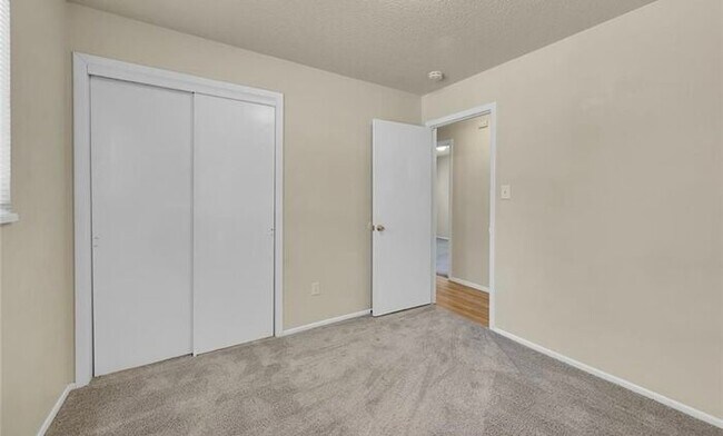 Building Photo - MOVE IN SPECIAL! 3-bedroom Rancher in Coun...