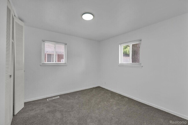 Building Photo - 25636 Norfolk St