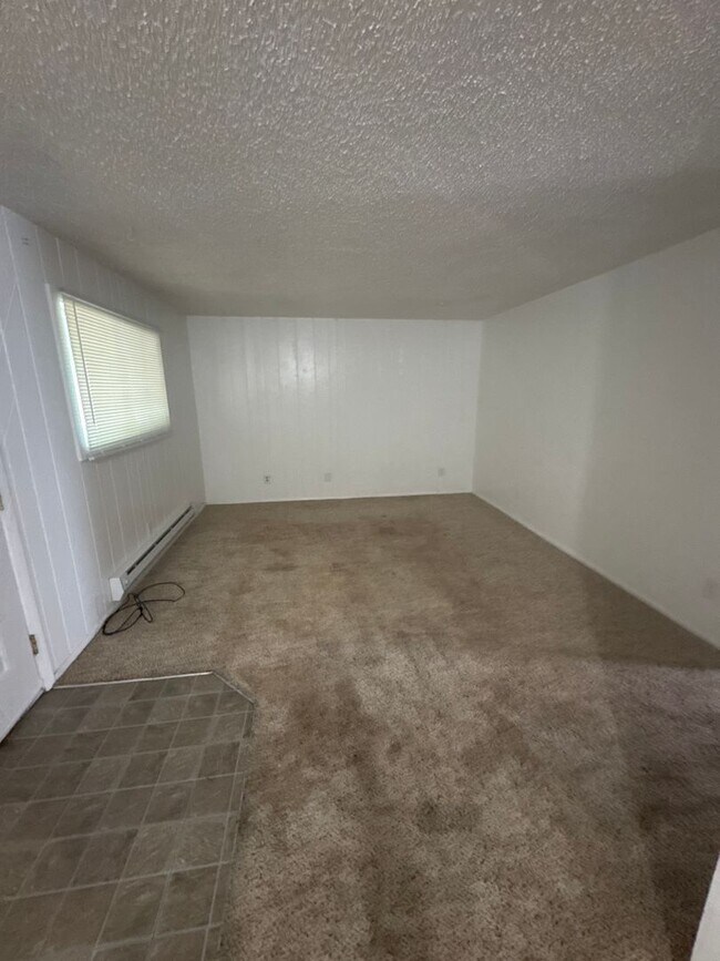 Building Photo - Quail Hollow 12