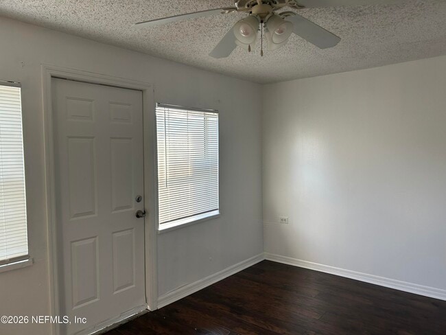 Building Photo - 3914 Rodby Dr