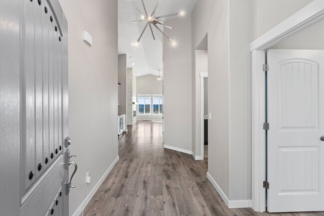 Building Photo - Luxury Four Bedroom with Breathtaking Views