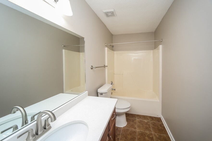 Building Photo - 5895 Waverly Dr