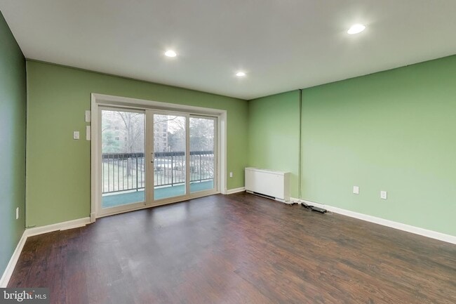 Building Photo - 7420 Lakeview Dr