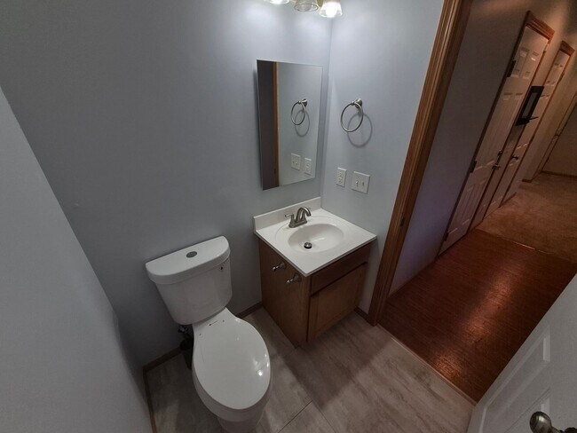 Building Photo - Townhome overlooking Park w/ Laundry & Att...