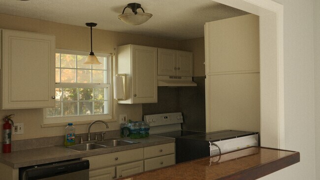 Building Photo - 32568 Electric Blvd