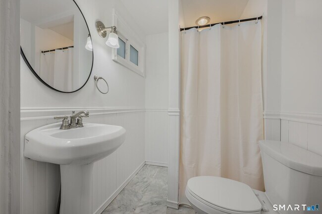 Building Photo - 24 N Main St