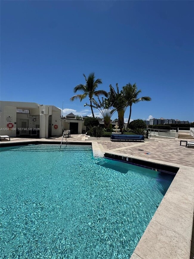Building Photo - 19500 Turnberry Way