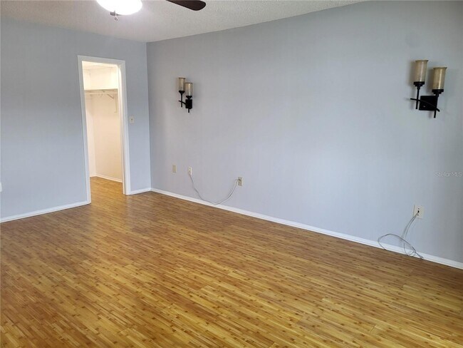 Building Photo - 4775 Cove Cir