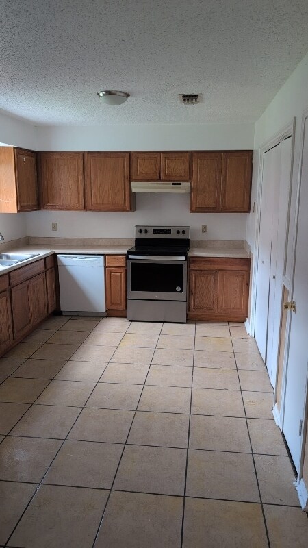 Building Photo - 1805 Cedarhill Dr