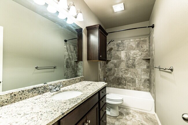 Building Photo - Outstanding 4 Bedroom Home in North Pointe!