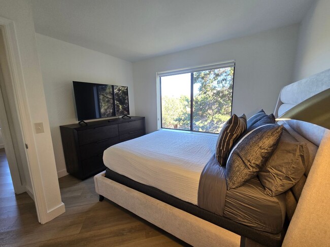 Building Photo - 2269RR-Upper Level