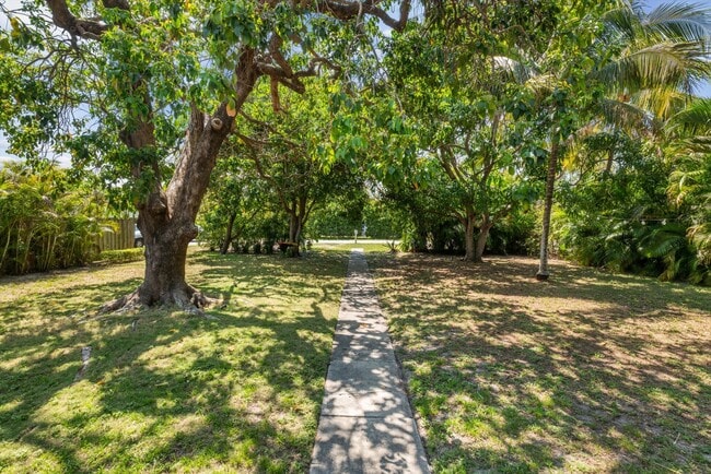 Building Photo - Biscayne Park Duplex