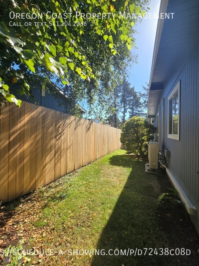 Building Photo - 2826 NW Oar Ave