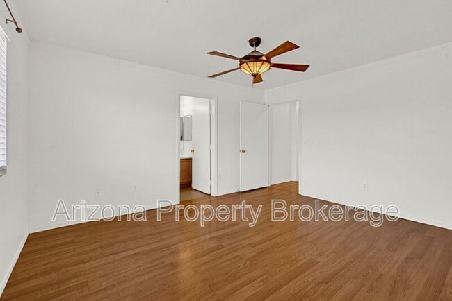 Building Photo - 1525 E Betsy Ln