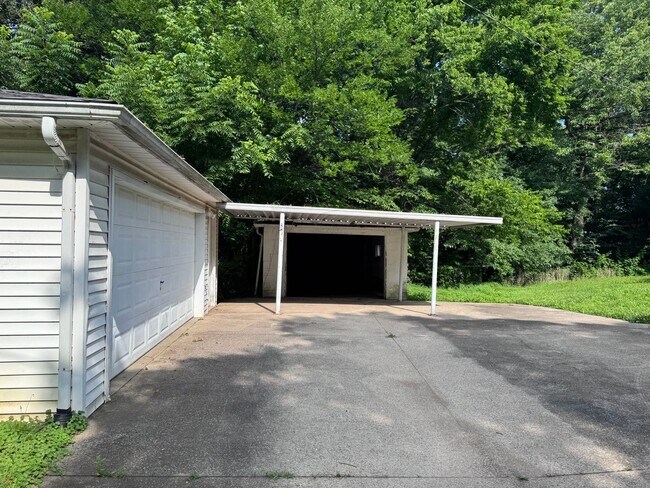 Building Photo - Country Living on 2 Acres! Palmyra Area. 2 Bed/1 Bath and a office.