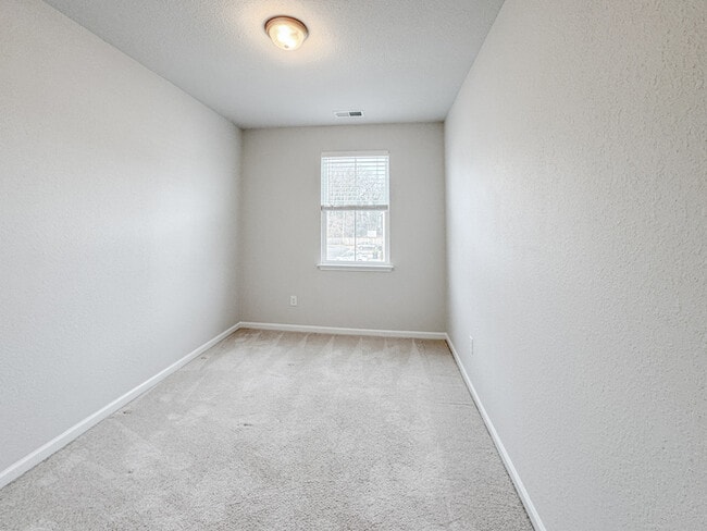 Building Photo - RENOVATED 4 BEDROOM/3 BATH IN VIRGINIA BEACH! READY FOR RENT!!