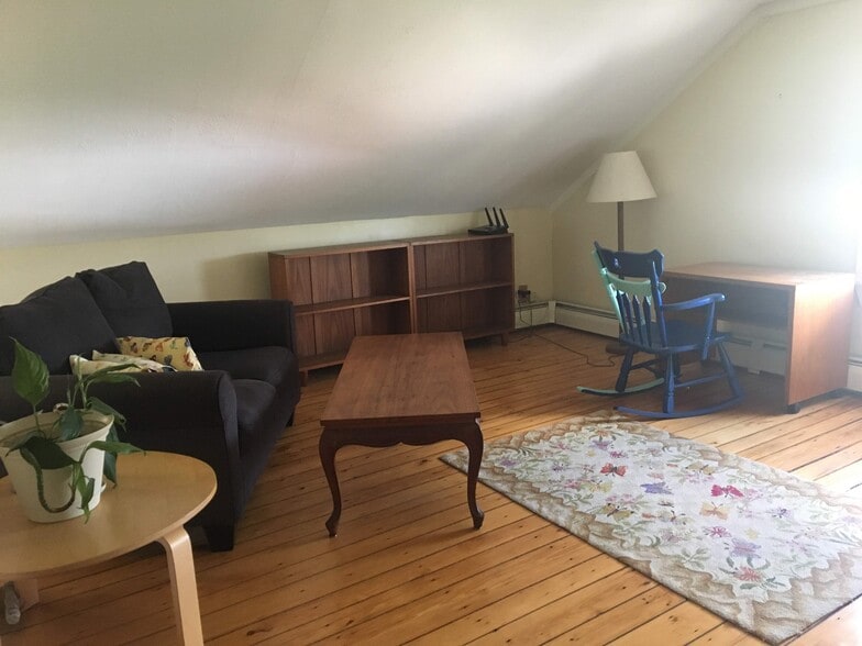 Livingroom view 1 - 46 Barton St