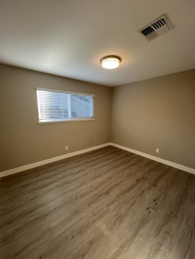 Building Photo - 5535 Skyridge Dr