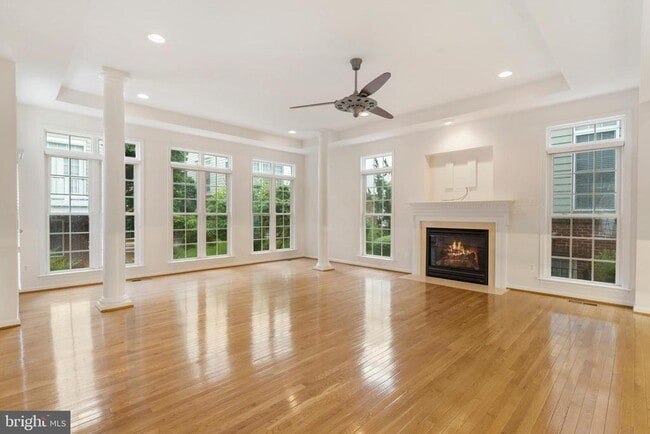 Building Photo - 8880 Olive Mae Cir