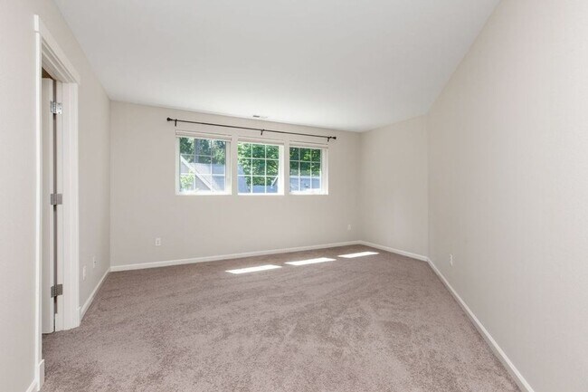 Building Photo - Absolutely Charming 3-Bed 2.5-Bath Home wi...