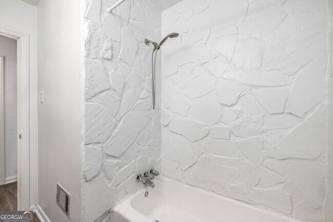 Building Photo - 1801 Crestridge Dr SE