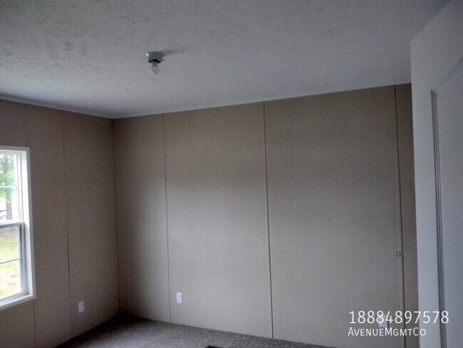 Building Photo - 226 Old Tavern Ln