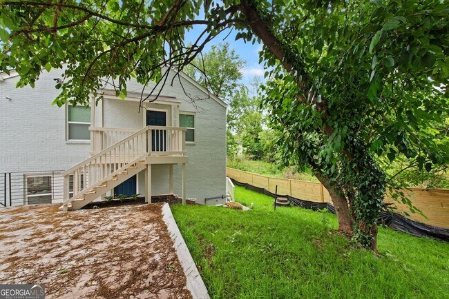 Building Photo - 636 Francis Pl NW