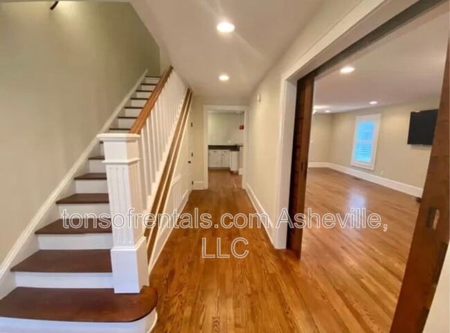 Building Photo - 240 S Beaumont St