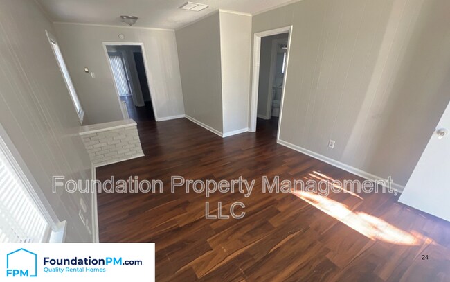 Building Photo - 2292 Redwood Ave