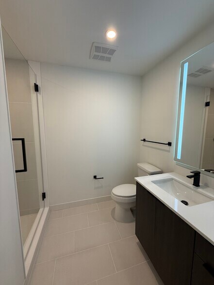 Building Photo - 1940 NW 2nd Ct