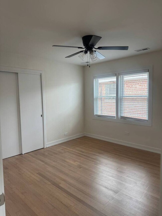 Building Photo - 5814 N Elston Ave