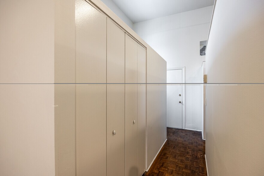 Building Photo - 2059 N Clifton Ave