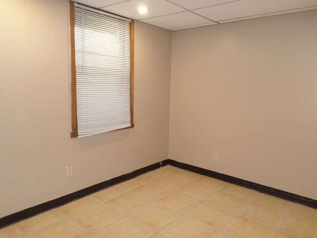 Building Photo - Fremont 1014