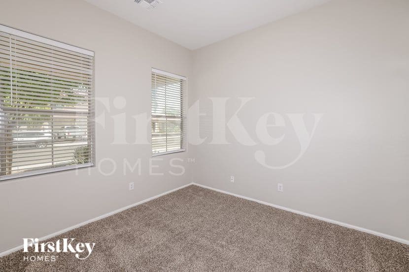 Building Photo - 1809 S 123rd Dr