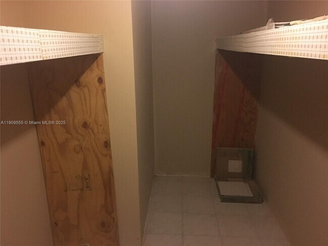 Building Photo - 555 NE 123rd St