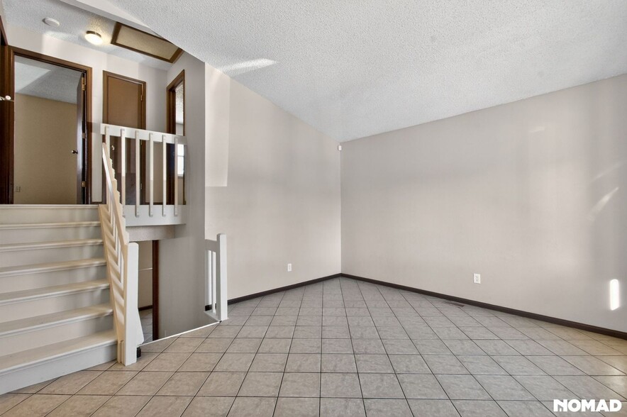 Building Photo - 17465 E Plateau Dr