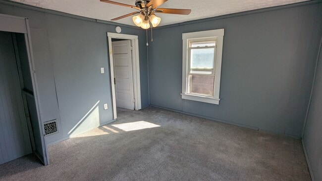 Building Photo - Welcome to this single-family home located...