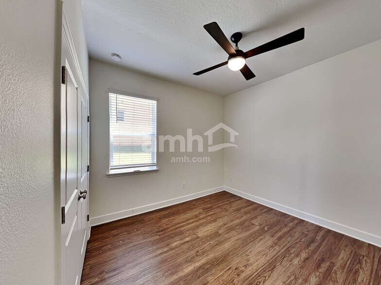 Building Photo - 233 Crestrun Loop