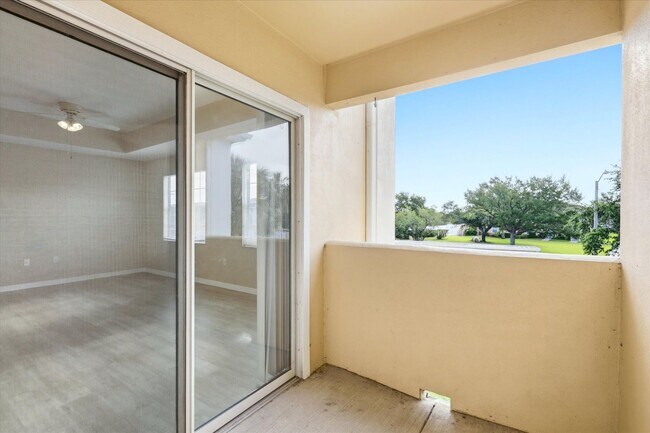 Building Photo - 1015 Villagio Cir