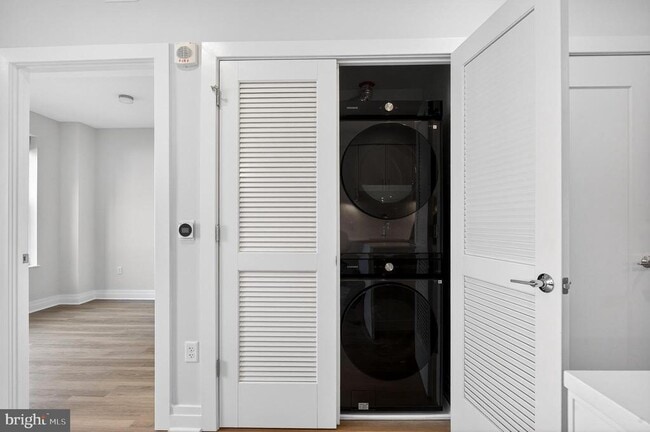 Building Photo - 811 S Columbus St